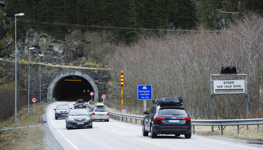 Ofte er nye og bedre veier et tema i kommunesammenslåingene. Men er dette uten videre et problem for miljøet? Vil det ikke kunne tenkes at en bro eller en tunnel tvert imot vil kunne redusere klimautslippene, ved at avstanden mellom bygdene blir vesentlig redusert? spør Kjell Harvold. (Foto: Scanpix) Ofte er nye og bedre veier et tema i kommunesammenslåingene. Men er dette uten videre et problem for miljøet? Vil det ikke kunne tenkes at en bro eller en tunnel tvert imot vil kunne redusere klimautslippene, ved at avstanden mellom bygdene blir vesentlig redusert? spør Kjell Harvold. (Foto: Scanpix)