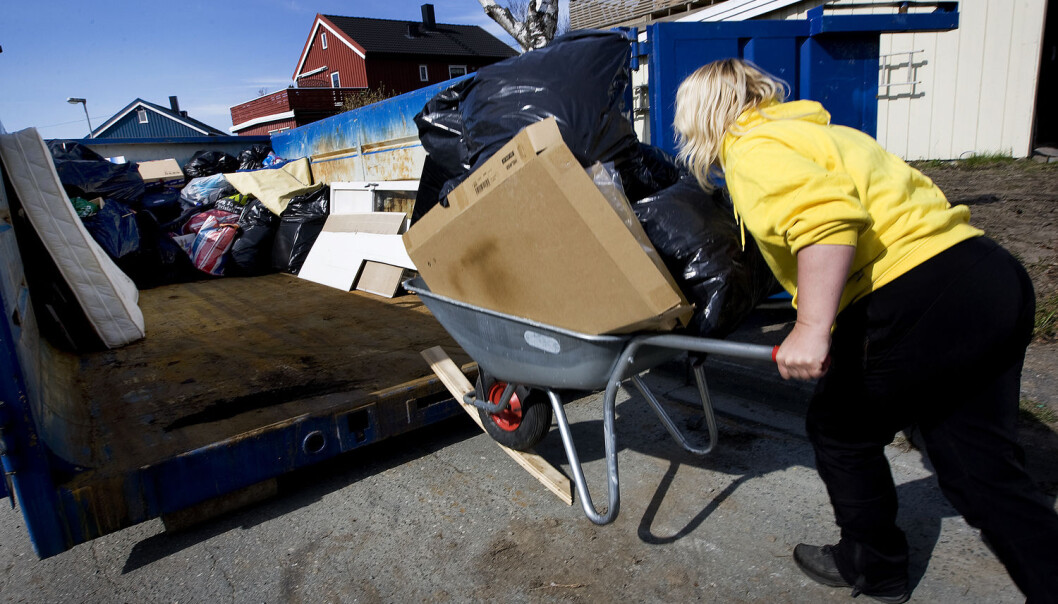 - Ein aktivitet som å køyre trillebårlass er med på å få opp pulsen. Det er god kondisjonstrening å gå fram og tilbake og kan bli som ei intervalløkt, seier førstelektor Bjørg Oddrun Hallås. (Foto: Gorm Kallestad, NTB scanpix) - Ein aktivitet som å køyre trillebårlass er med på å få opp pulsen. Det er god kondisjonstrening å gå fram og tilbake og kan bli som ei intervalløkt, seier førstelektor Bjørg Oddrun Hallås. (Foto: Gorm Kallestad, NTB scanpix)