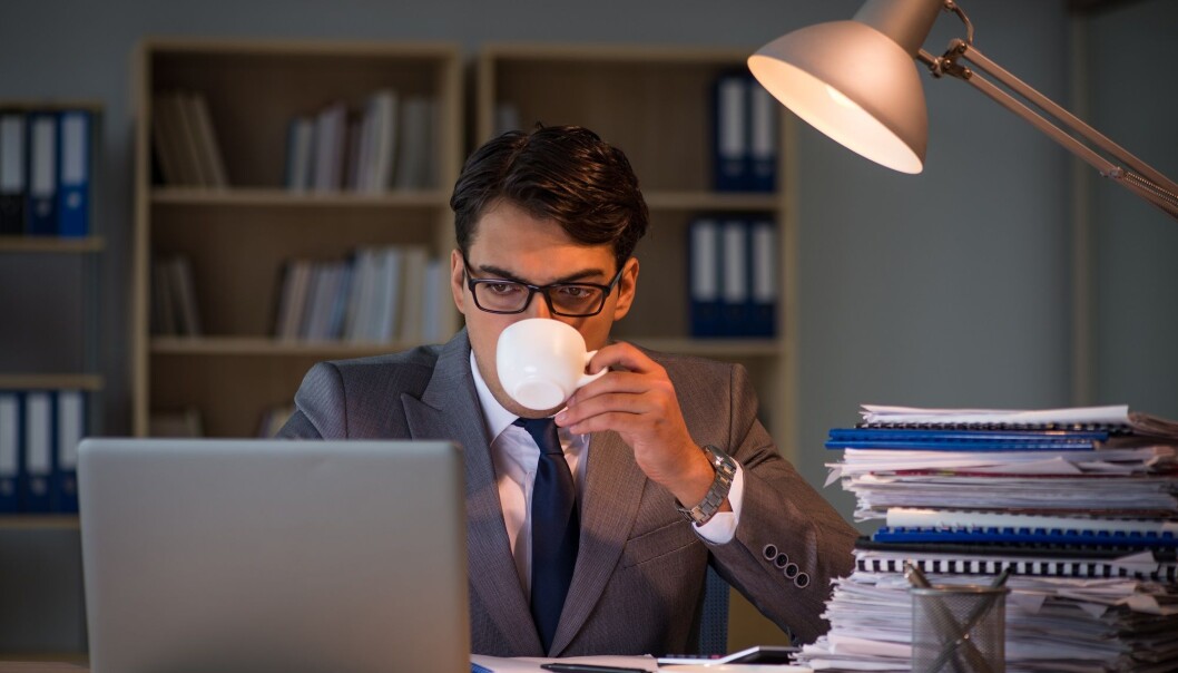 En ny studie tyder på at en kveldskaffe ikke forstyrrer nattesøvnen. (Illustrasjonsbilde: Elnur / Shutterstock, NTB scanpix) En ny studie tyder på at en kveldskaffe ikke forstyrrer nattesøvnen. (Illustrasjonsbilde: Elnur / Shutterstock, NTB scanpix)