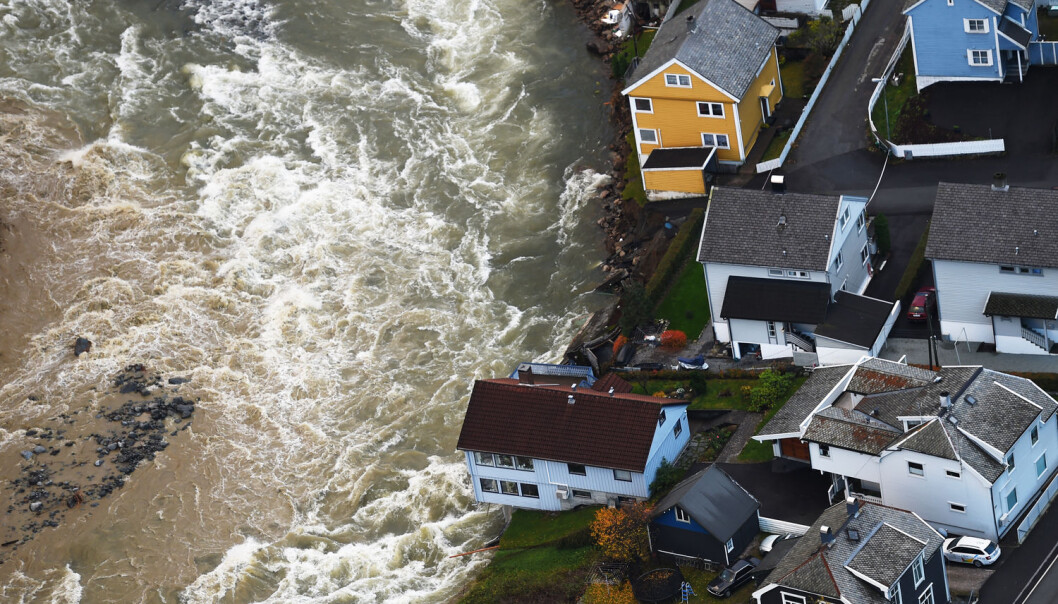 Storflaumen i oktober 2014 ramma fleire stader, blant anna stod fleire hus i fare for å ramle ut i elva Opo i Odda. (Foto: Marit Hommedal, NTB scanpix) Storflaumen i oktober 2014 ramma fleire stader, blant anna stod fleire hus i fare for å ramle ut i elva Opo i Odda. (Foto: Marit Hommedal, NTB scanpix)