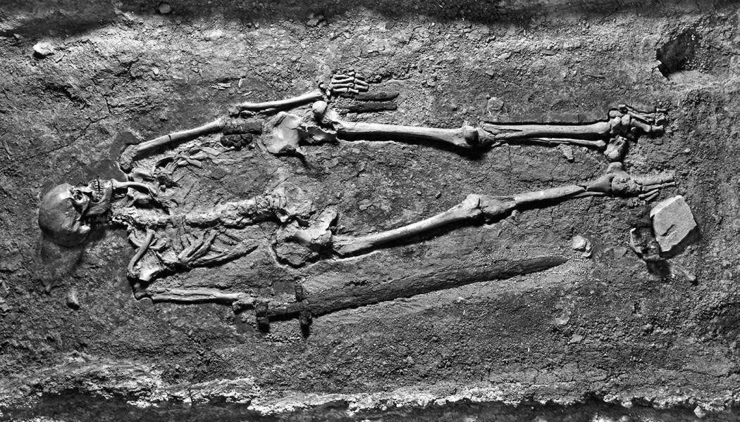 Hvem var denne mystiske personen under Borgen i Praha? Dette bildet ble tatt rett etter graven ble åpnet i 1928 (Bilde: Saunders et al/Antiquity 2019) Hvem var denne mystiske personen under Borgen i Praha? Dette bildet ble tatt rett etter graven ble åpnet i 1928 (Bilde: Saunders et al/Antiquity 2019)