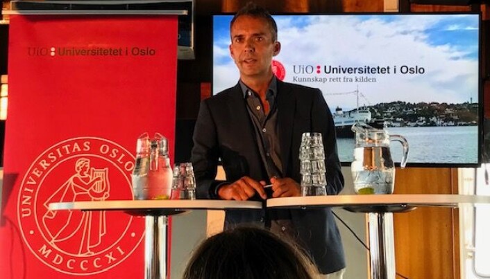 Arbeiderpartiets medierådgiver Jarle Roheim Håkonsen mener at vi ofte undervurderer velgerne. Han er enig i forskernes konklusjon om at folk er opptatt av innholdet i politikken, ikke bare personene. (Foto: Siw Ellen Jakobsen) Arbeiderpartiets medierådgiver Jarle Roheim Håkonsen mener at vi ofte undervurderer velgerne. Han er enig i forskernes konklusjon om at folk er opptatt av innholdet i politikken, ikke bare personene. (Foto: Siw Ellen Jakobsen)