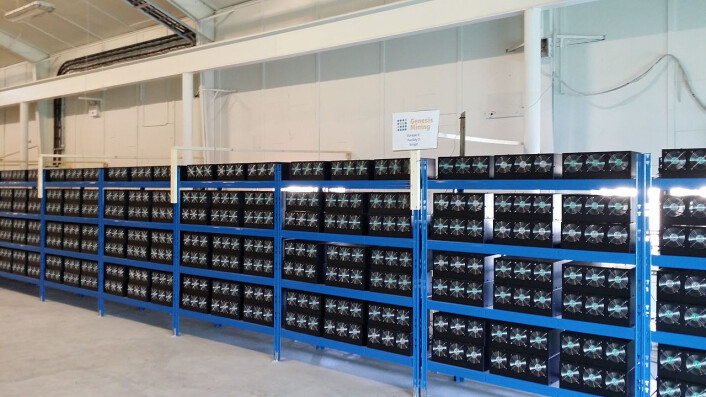 Spesialiserte datamaskiner deltar i kappløpet om å løse oppgavene, vinne nye bitcoin og legge nye blokker til blokkjeden. Dette er en såkalt mining farm, en spesialisert serverpark på Island. (Foto: Marco Krohn, Creative Commons Attribution-Share Alike 4.0 International license.) Spesialiserte datamaskiner deltar i kappløpet om å løse oppgavene, vinne nye bitcoin og legge nye blokker til blokkjeden. Dette er en såkalt mining farm, en spesialisert serverpark på Island. (Foto: Marco Krohn, Creative Commons Attribution-Share Alike 4.0 International license.)