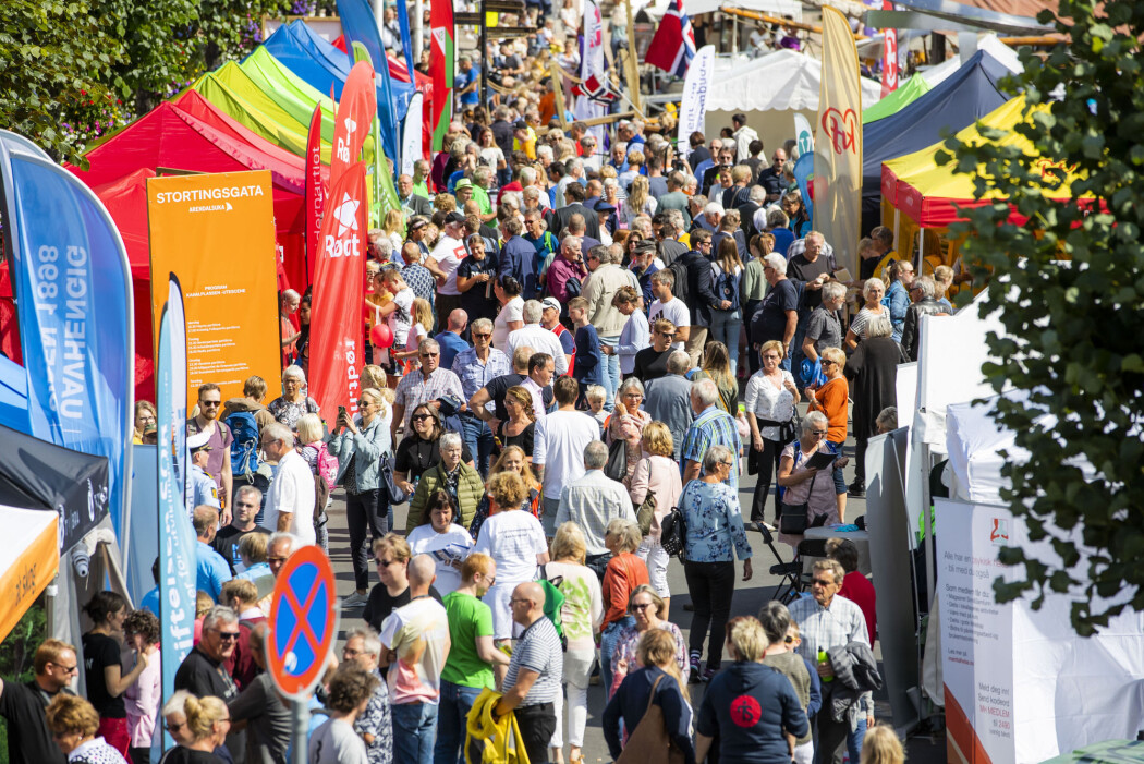 Arendalsuka er en årlig begivenhet hvor aktører innenfor politikk, samfunns- og næringsliv møter hverandre og folket. Hele Arendal tas i bruk til forskjellige arrangementer. (Foto: Håkon Mosvold Larsen / NTB scanpix) Arendalsuka er en årlig begivenhet hvor aktører innenfor politikk, samfunns- og næringsliv møter hverandre og folket. Hele Arendal tas i bruk til forskjellige arrangementer. (Foto: Håkon Mosvold Larsen / NTB scanpix)