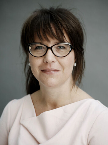 - Hvor langt skal institusjonens ansvar strekke seg når det gjelder egne studenter som utfører forskning, men ikke som del av noen formell studentoppgave? spør Elisabeth Staksrud. Hun er nestleder i Den nasjonale forskningsetiske komité for samfunnsvitenskap og humaniora og førsteamanuensis i medievitenskap ved Universitetet i Oslo. (Foto: Universitetet i Oslo) - Hvor langt skal institusjonens ansvar strekke seg når det gjelder egne studenter som utfører forskning, men ikke som del av noen formell studentoppgave? spør Elisabeth Staksrud. Hun er nestleder i Den nasjonale forskningsetiske komité for samfunnsvitenskap og humaniora og førsteamanuensis i medievitenskap ved Universitetet i Oslo. (Foto: Universitetet i Oslo)