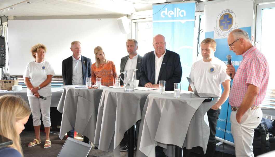 Debattleder og leder i Fotterapeutforbundet Inger M. Paulsen, Erlend Larsen (H), stortingsrepresentant i Helse- og omsorgskomiteen, Elise Bjørnebekk Wågen, stortingsrepresentant (Ap) i samme komite, Alf Erik Andersen (Frp), ordfører i Mandal, Bjørnar Allgot, generalsekretær i Diabetesforbundet, fotterapeut og lektor Håvard Høydal samt ortoped Andreas Dietze. (Foto: Gunhild Lervåg/Delta) Debattleder og leder i Fotterapeutforbundet Inger M. Paulsen, Erlend Larsen (H), stortingsrepresentant i Helse- og omsorgskomiteen, Elise Bjørnebekk Wågen, stortingsrepresentant (Ap) i samme komite, Alf Erik Andersen (Frp), ordfører i Mandal, Bjørnar Allgot, generalsekretær i Diabetesforbundet, fotterapeut og lektor Håvard Høydal samt ortoped Andreas Dietze. (Foto: Gunhild Lervåg/Delta)