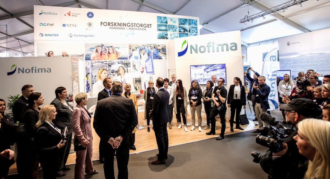 14 forsknings-, innovasjons- og undervisningsmiljøer deltar på en stor felles stand under havbruksmesse i Trondheim. Bildet er fra det første Forskningstorget, i fjor. (Foto: Aqua Nor) 14 forsknings-, innovasjons- og undervisningsmiljøer deltar på en stor felles stand under havbruksmesse i Trondheim. Bildet er fra det første Forskningstorget, i fjor. (Foto: Aqua Nor)