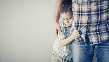 Barn med separasjonsangst kan ofte vise en «klengete» atferd, for de er så utrygge. (Illustrasjon: altanaka / Shutterstock / NTB scanpix) Barn med separasjonsangst kan ofte vise en «klengete» atferd, for de er så utrygge. (Illustrasjon: altanaka / Shutterstock / NTB scanpix)