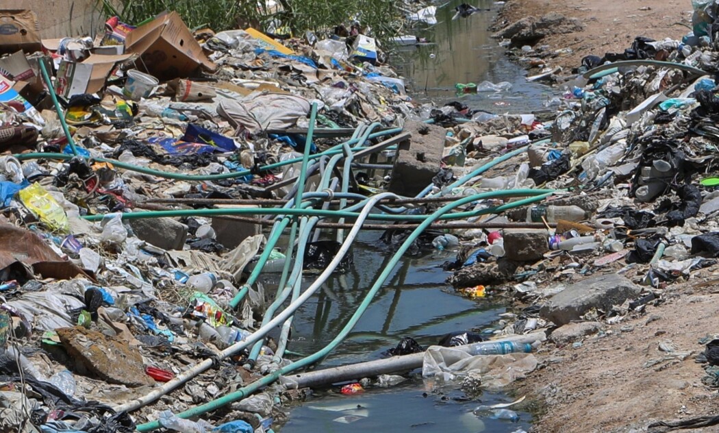 Forurenset vann i sentrum av byen Basra i Irak. Den sørlige regionen i Irak sliter med for lite og forurenset vann. (Foto: Nabil al-Jurani / AP / NTB scanpix) Forurenset vann i sentrum av byen Basra i Irak. Den sørlige regionen i Irak sliter med for lite og forurenset vann. (Foto: Nabil al-Jurani / AP / NTB scanpix)