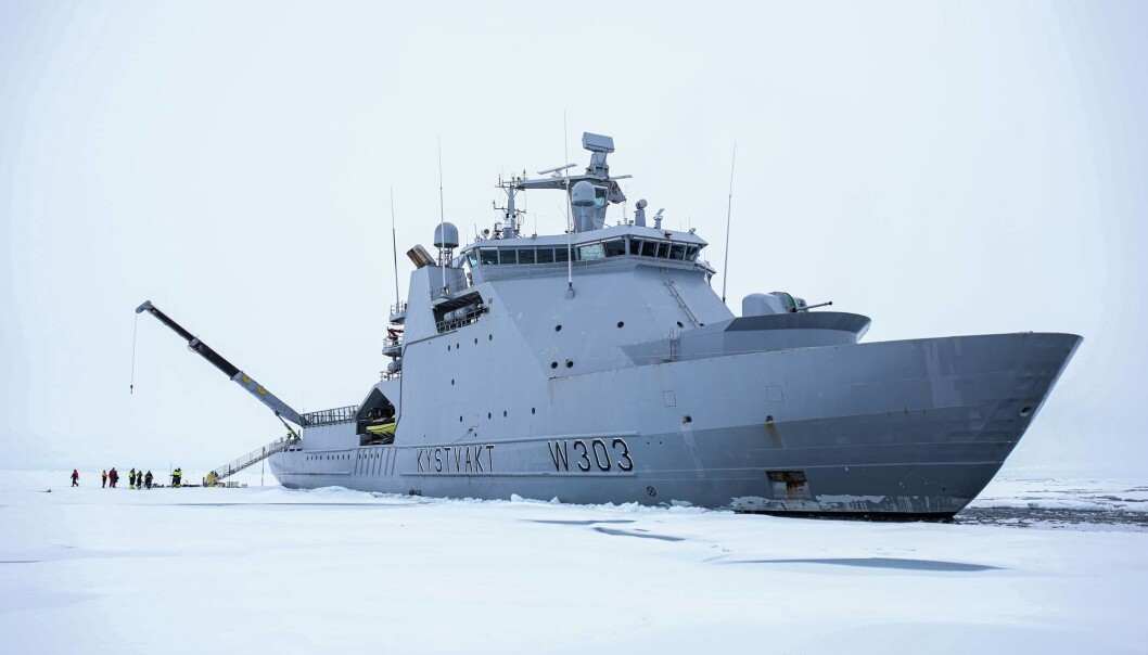 Her har besetningen på skipet KV Svalbard kommet seg helt til Nordpolen. - Jeg er stolt og rørt over det vi har oppnådd, sa skipssjef Geir-Martin Leinebø da målet var nådd. (Foto: Kystvakten). Her har besetningen på skipet KV Svalbard kommet seg helt til Nordpolen. - Jeg er stolt og rørt over det vi har oppnådd, sa skipssjef Geir-Martin Leinebø da målet var nådd. (Foto: Kystvakten).