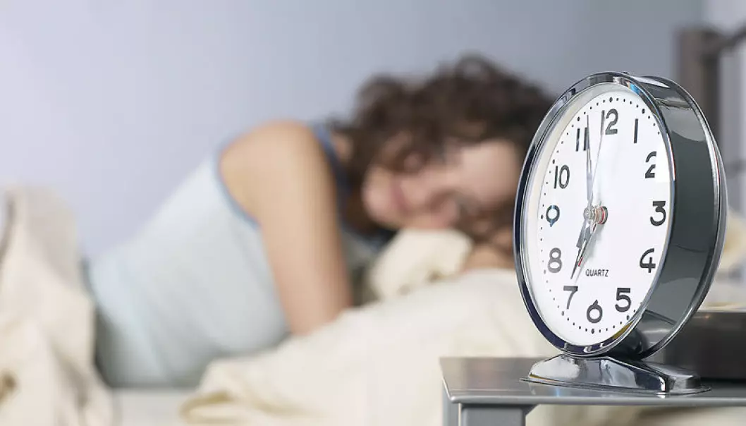 Kvinner sover en halv time lenger enn menn