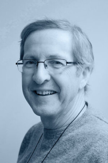 For å dempe belastningen på det nasjonale strømnettet, kan borettslag og nabolag i fremtiden gå sammen om å lage sin egen strømforsyning. Professor Frank Eliassen forsker på hvordan programvaren må utvikles for å kunne koble strømnettene sammen. (Foto: Yngve Vogt.) For å dempe belastningen på det nasjonale strømnettet, kan borettslag og nabolag i fremtiden gå sammen om å lage sin egen strømforsyning. Professor Frank Eliassen forsker på hvordan programvaren må utvikles for å kunne koble strømnettene sammen. (Foto: Yngve Vogt.)
