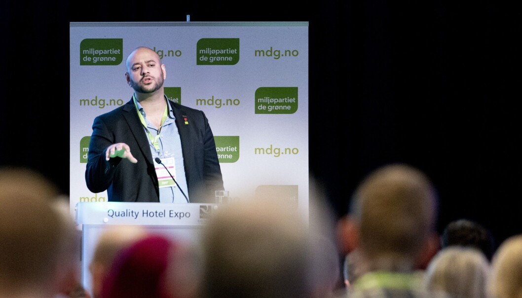Farid Shariati i Miljøpartiet De Grønne (MDG) er blant få toppolitikere i Norge som er førstegenerasjons innvandrer. Statistikk viser at folk med innvandrerbakgrunn er sterkt underrepresentert i politikken. (Foto: Fredrik Hagen / NTB scanpix) Farid Shariati i Miljøpartiet De Grønne (MDG) er blant få toppolitikere i Norge som er førstegenerasjons innvandrer. Statistikk viser at folk med innvandrerbakgrunn er sterkt underrepresentert i politikken. (Foto: Fredrik Hagen / NTB scanpix)