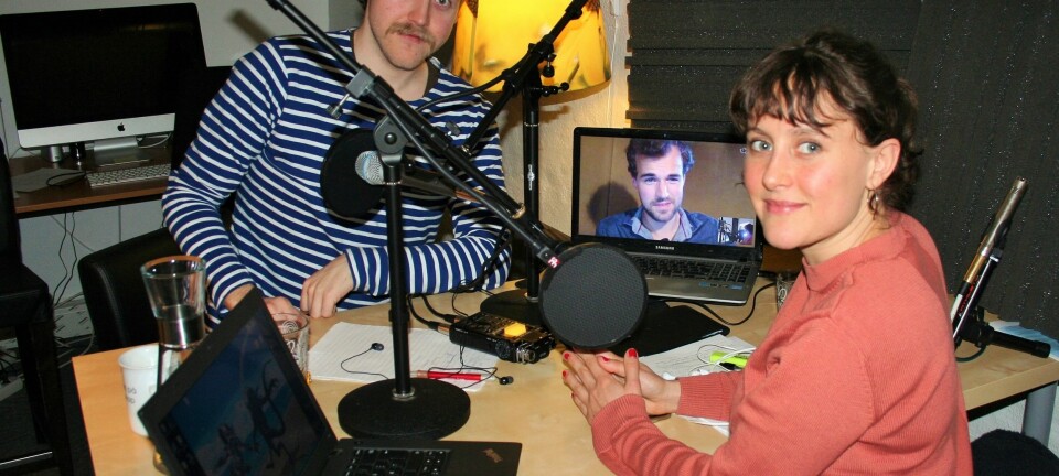 Programledere Lars Erik Berntzen (t.v) og Jonas Bergan Dræge (på skjermen) snakker denne uken med Linn Sandberg. (Foto: forskning.no)