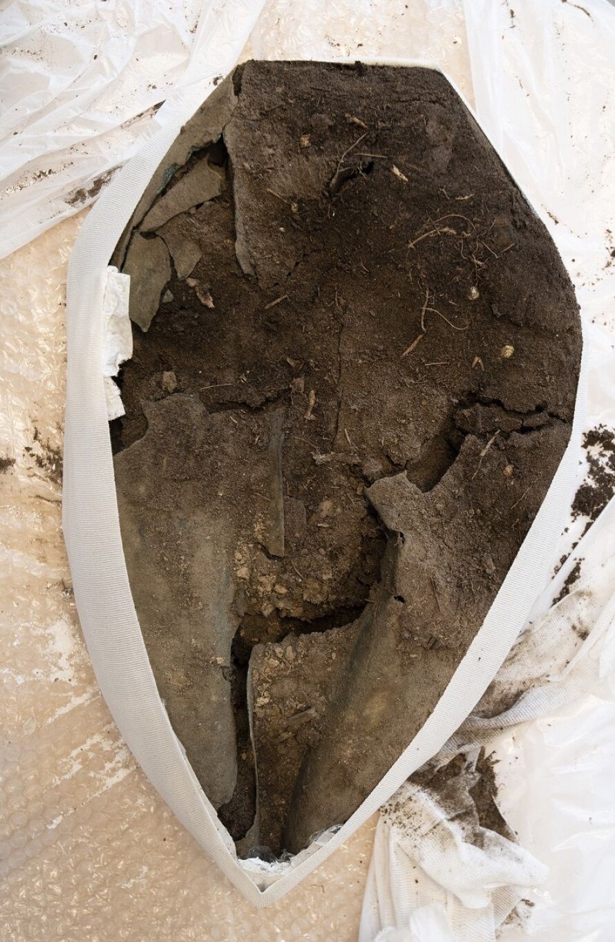 – Kjelen undersøkes nå videre på konserveringslaboratoriet. (Foto: Foto: Åge Hojem, NTNU Vitenskapsmuseet)