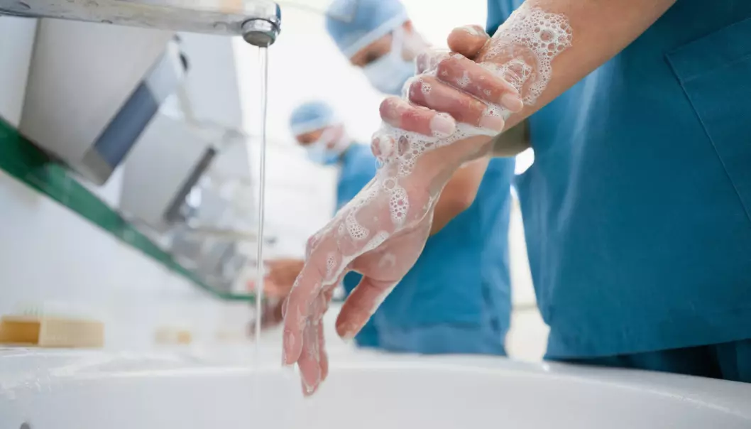 - Helsearbeidere slurver med håndvasken