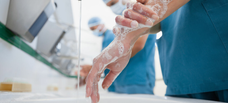 Helsearbeidere som slurver med håndhygienen, kan påføre pasientene mange sykdommer og sykehusinfeksjoner, samt mye smerter og lidelse. I tillegg koster det samfunnet masse penger.  (Foto: Pixtal, NTB scanpix)