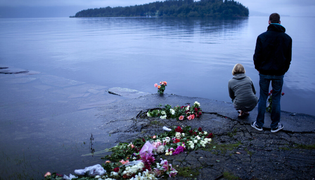 Noen journalister som dekket kaoset etter terroren på Utøya 22. juli 2011 kapslet seg inn med dårlig samvittighet i tiden etterpå, og fikk økt risiko for posttraumatisk stress. Mange andre kolleger opplevde psykisk og profesjonell vekst etter påkjenningen, ifølge en omfattende studie. (Foto: Scanpix Danmark) Noen journalister som dekket kaoset etter terroren på Utøya 22. juli 2011 kapslet seg inn med dårlig samvittighet i tiden etterpå, og fikk økt risiko for posttraumatisk stress. Mange andre kolleger opplevde psykisk og profesjonell vekst etter påkjenningen, ifølge en omfattende studie. (Foto: Scanpix Danmark)