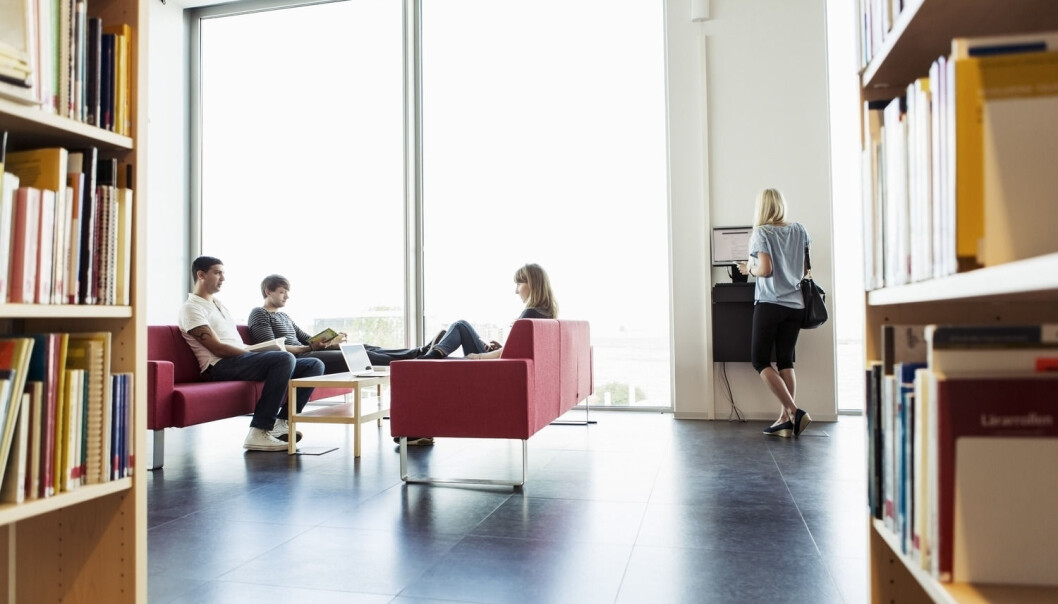 Den høye ledigheten gjør det verre for nyutdannede å få jobb fordi arbeidsgivere i vanskelige tider ofte velger de som har mer erfaring. (Foto: Kentaroo Tryman, NTB scanpix) Den høye ledigheten gjør det verre for nyutdannede å få jobb fordi arbeidsgivere i vanskelige tider ofte velger de som har mer erfaring. (Foto: Kentaroo Tryman, NTB scanpix)