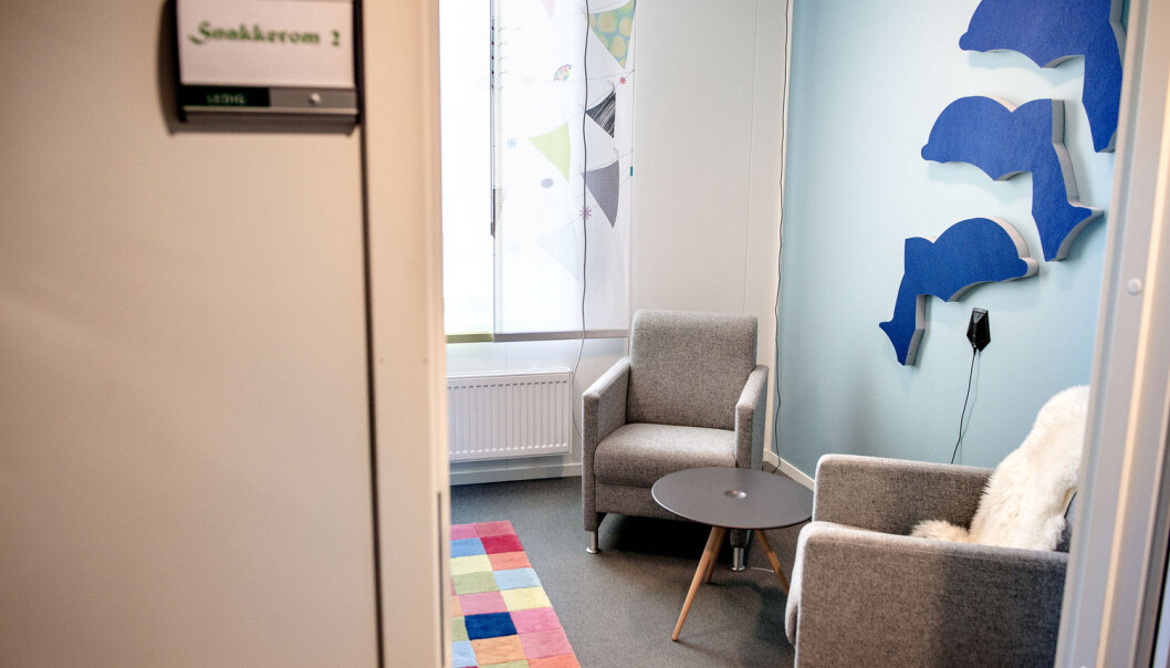 I dag blir norske barn avhøyrde i barnehus, der helsevesen, politi og barnevern er samla og lar barnet gje forklaring i trygge rammer. Barna må berre forklare seg éin gong, i motsetnad til dei fleste andre land der barn også må møte i retten. (Foto: Alexander Andersen, Aftenposten, NTB scanpix) I dag blir norske barn avhøyrde i barnehus, der helsevesen, politi og barnevern er samla og lar barnet gje forklaring i trygge rammer. Barna må berre forklare seg éin gong, i motsetnad til dei fleste andre land der barn også må møte i retten. (Foto: Alexander Andersen, Aftenposten, NTB scanpix)