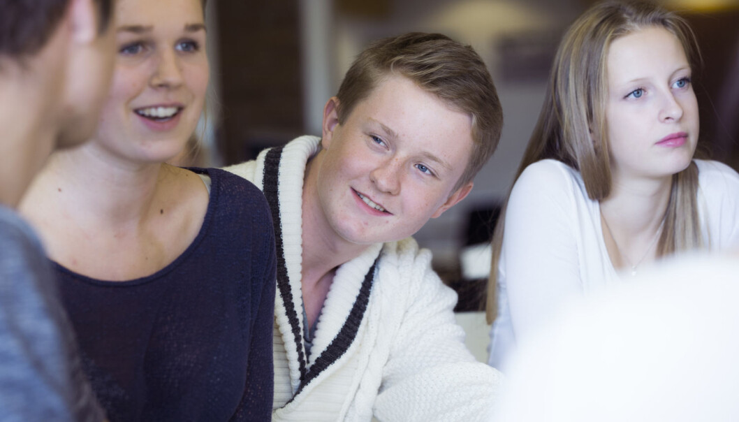 Ungdommer som har få ressurser hjemme, trives dårligere på skolen og i nærmiljøet. (Illustrasjonsfoto: Berit Roald, NTB scanpix) Ungdommer som har få ressurser hjemme, trives dårligere på skolen og i nærmiljøet. (Illustrasjonsfoto: Berit Roald, NTB scanpix)