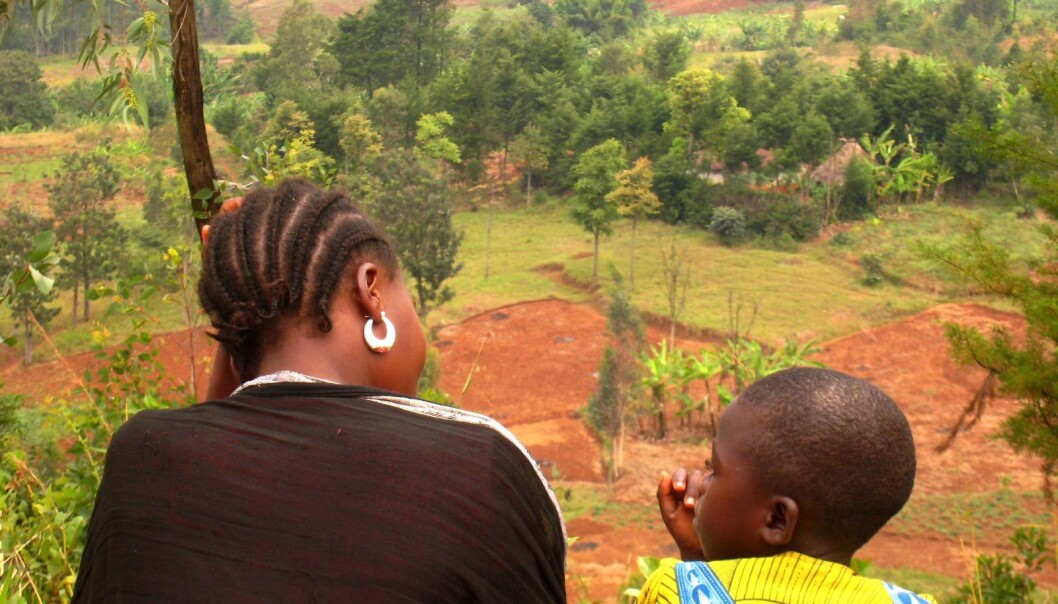 This girl, who was kidnapped and forced to become a child soldier in DR Congo, is now the mother of a little boy and lives in Izege in South Kivu. She is one of the 17 girls Milfrid Tonheim interviewed for her research on girl soldiers. (Photo: Milfrid Tonheim) This girl, who was kidnapped and forced to become a child soldier in DR Congo, is now the mother of a little boy and lives in Izege in South Kivu. She is one of the 17 girls Milfrid Tonheim interviewed for her research on girl soldiers. (Photo: Milfrid Tonheim)