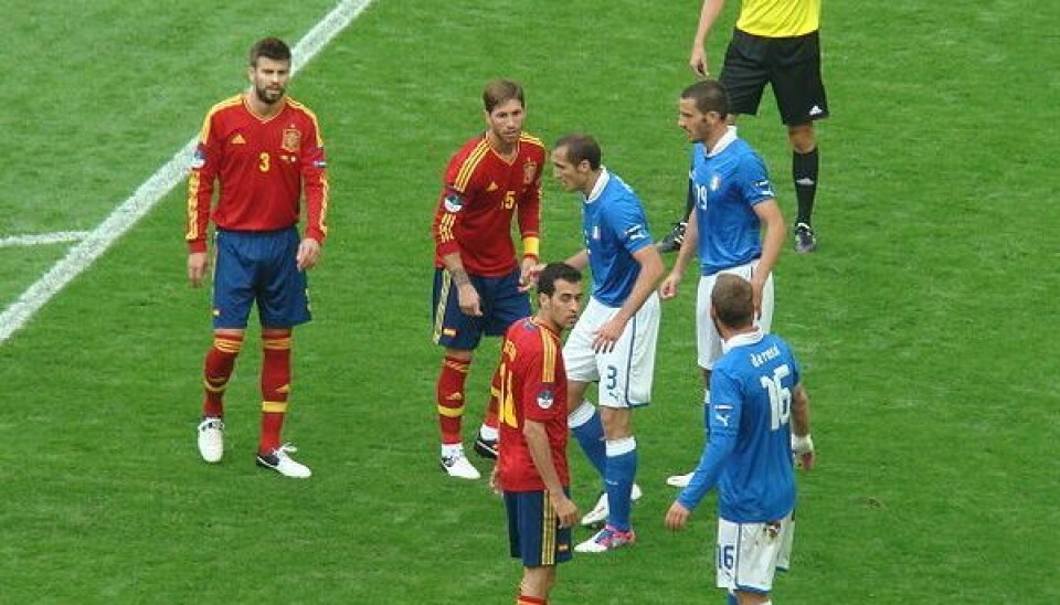 Spain prepares for corner kick against Italy on June 10. The match ended in a draw. (Photo: Arvedui89/Wikimedia Commons)