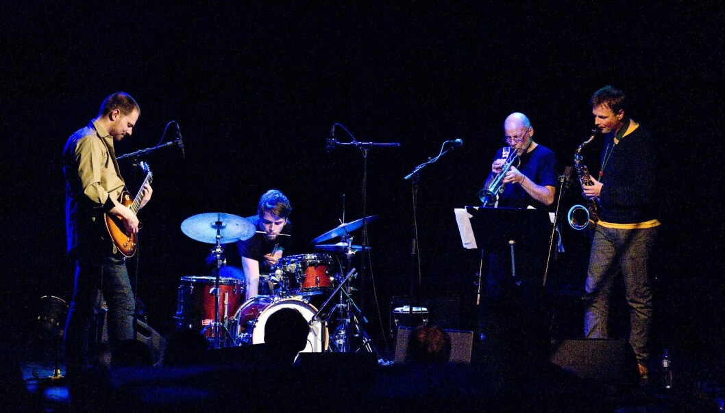 Njål Ølnes spiller saxofon i jazzbandet BMX. Nå har han også skrevet doktorgradsavhandling om friimprovisasjon.  (Foto: Anders Lien, Dagsavisen)