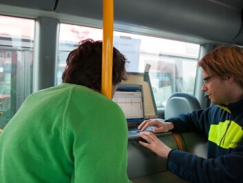 Armin Wisthaler (right) and Tomas Nikovini measure the exhaust from an ethanol bus using the PTR instrument. (Photo: Lone Lohne, Aftenposten) Armin Wisthaler (right) and Tomas Nikovini measure the exhaust from an ethanol bus using the PTR instrument. (Photo: Lone Lohne, Aftenposten)