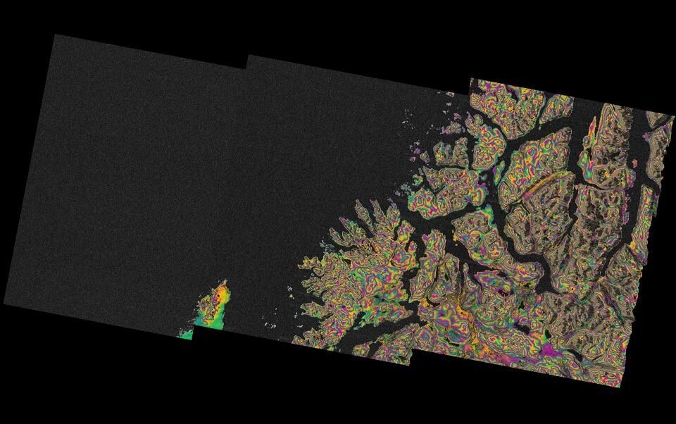 Miljøsatellitten Sentinel-1A kartlegger rasfare i Norge ved hjelp av radarbilder som ser høydeforskjeller og forskyvninger i bakken. (Foto: Copernicus/ESA/Norut/SEOM/Insarap) Miljøsatellitten Sentinel-1A kartlegger rasfare i Norge ved hjelp av radarbilder som ser høydeforskjeller og forskyvninger i bakken. (Foto: Copernicus/ESA/Norut/SEOM/Insarap)