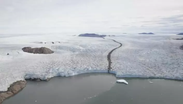 Aerial photos from Greenland topple climate models