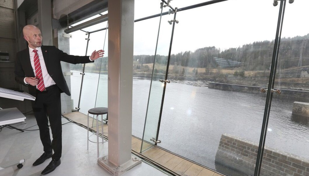 Olje- og energiminister Tord Lien la fram meldingen ved Rånåsfoss. (Foto: Vidar Ruud / NTB scanpix) Olje- og energiminister Tord Lien la fram meldingen ved Rånåsfoss. (Foto: Vidar Ruud / NTB scanpix)