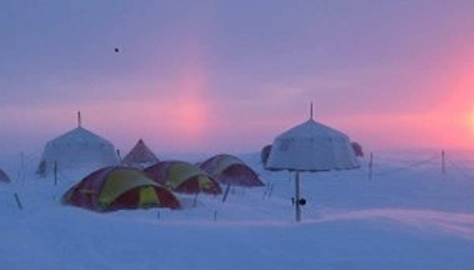 The research camp on the Lomonosovfonna glacier. (Photo: SVICECLIM)