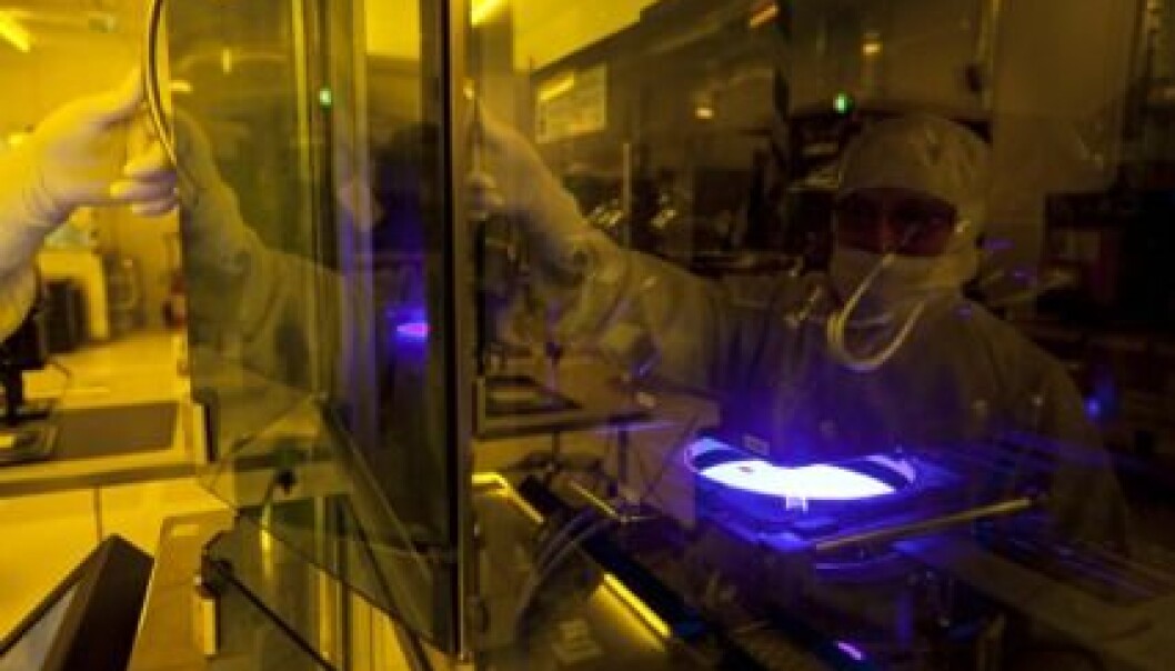 Even the tiniest particle of dust can destroy the sensor under production, so clean-room suits and advanced filters are a must in SINTEF’s Micro-and Nanotechnology laboratory. Here, research scientist Lars Breivik in action. (Photo: Thor Nielsen) Even the tiniest particle of dust can destroy the sensor under production, so clean-room suits and advanced filters are a must in SINTEF’s Micro-and Nanotechnology laboratory. Here, research scientist Lars Breivik in action. (Photo: Thor Nielsen)