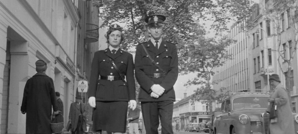 Politipatrulje på Nordre gate i Trondheim, oktober 1962. (Foto: Schrøderarkivet/ Sverresborg Trøndelag Folkemuseum.)