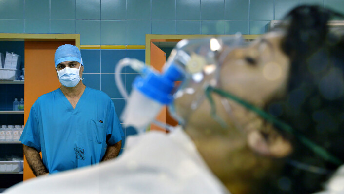 På en klinikk i Krasnodar i Russland fikk flere pasienter som ikke var livstruende syke, operert inn kunstige luftrør. En av dem var Julia Tuulik. (Foto: Conan Fitzpatrick, «Dokument inifrån: Experimenten»/SVT Play) På en klinikk i Krasnodar i Russland fikk flere pasienter som ikke var livstruende syke, operert inn kunstige luftrør. En av dem var Julia Tuulik. (Foto: Conan Fitzpatrick, «Dokument inifrån: Experimenten»/SVT Play)