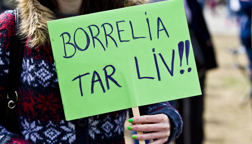 Mange har hevdet at de har sykdommen borreliose uten at den er blitt avdekket av helsevesenet. Bildet er fra en demonstrasjon for bedre diagnose og behandling utenfor stortinget i oktober 213. (Foto: NTB Scanpix) Mange har hevdet at de har sykdommen borreliose uten at den er blitt avdekket av helsevesenet. Bildet er fra en demonstrasjon for bedre diagnose og behandling utenfor stortinget i oktober 213. (Foto: NTB Scanpix)