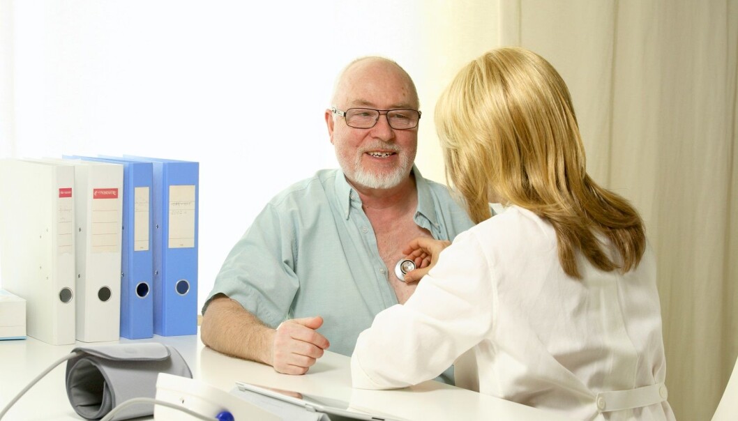 Leger, sykepleiere og fysioterapeuter klarer ikke alltid å få pasientene til å innse alvoret, og etterlyser mer opplæring i hvordan de skal kommunisere. (Illustrasjonsfoto: Colourbox) Leger, sykepleiere og fysioterapeuter klarer ikke alltid å få pasientene til å innse alvoret, og etterlyser mer opplæring i hvordan de skal kommunisere. (Illustrasjonsfoto: Colourbox)