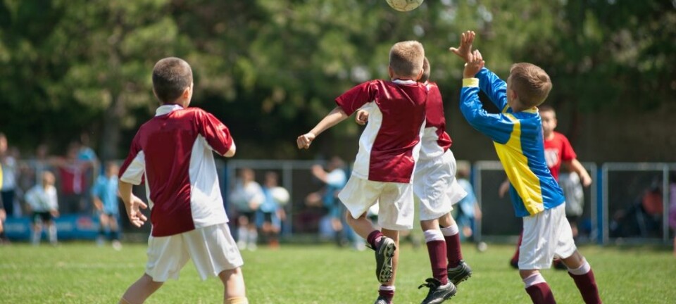 De fotballspillende barna ble fysisk sunnere og trivdes bedre enn barn som ikke hadde hatt fotball på timeplanen. De lærte også mer om helsetemaer som fysisk aktivitet, kosthold og hygiene. (Illustrasjonsfoto: Fotokostic/Shutterstock/NTB scanpix.)