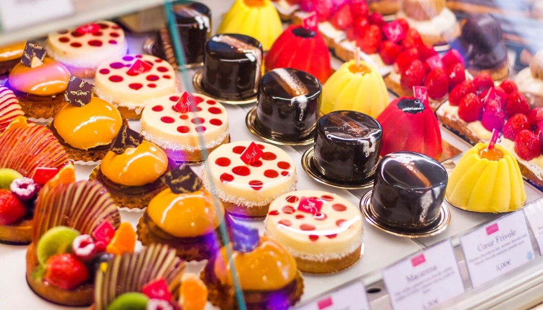 Kaken er det ideelle stedet å få utløp for perfeksjonismen sin og kontrollbehovet sitt, mener forsker Susanne Højlund. I en bakekonkurranse som Hele Norge baker er det alltid en risiko for at alt sammen raser sammen og blir stygt. (Foto: Shutterstock, NTB Scanpix) Kaken er det ideelle stedet å få utløp for perfeksjonismen sin og kontrollbehovet sitt, mener forsker Susanne Højlund. I en bakekonkurranse som Hele Norge baker er det alltid en risiko for at alt sammen raser sammen og blir stygt. (Foto: Shutterstock, NTB Scanpix)