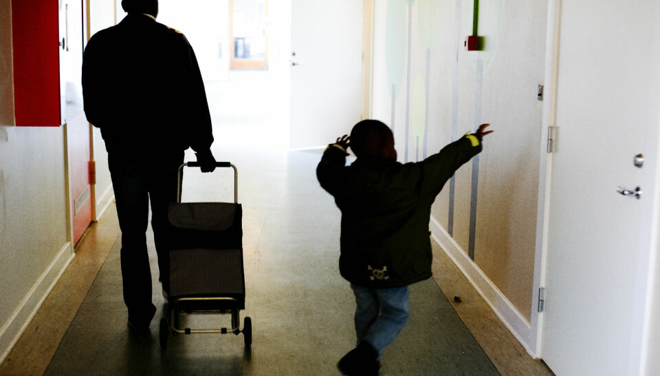 Det bor rundt 10 000 barn og unge under 18 år i norske asylmottak. – Mange studier gir grunnlag for bekymring for hvordan barn har det på mottak, forteller Monica F. Aarset, forsker ved Høgskolen i Oslo og Akershus. (Foto: Mikkel Østergaard, Scanpix Denmark, NTB scanpix)