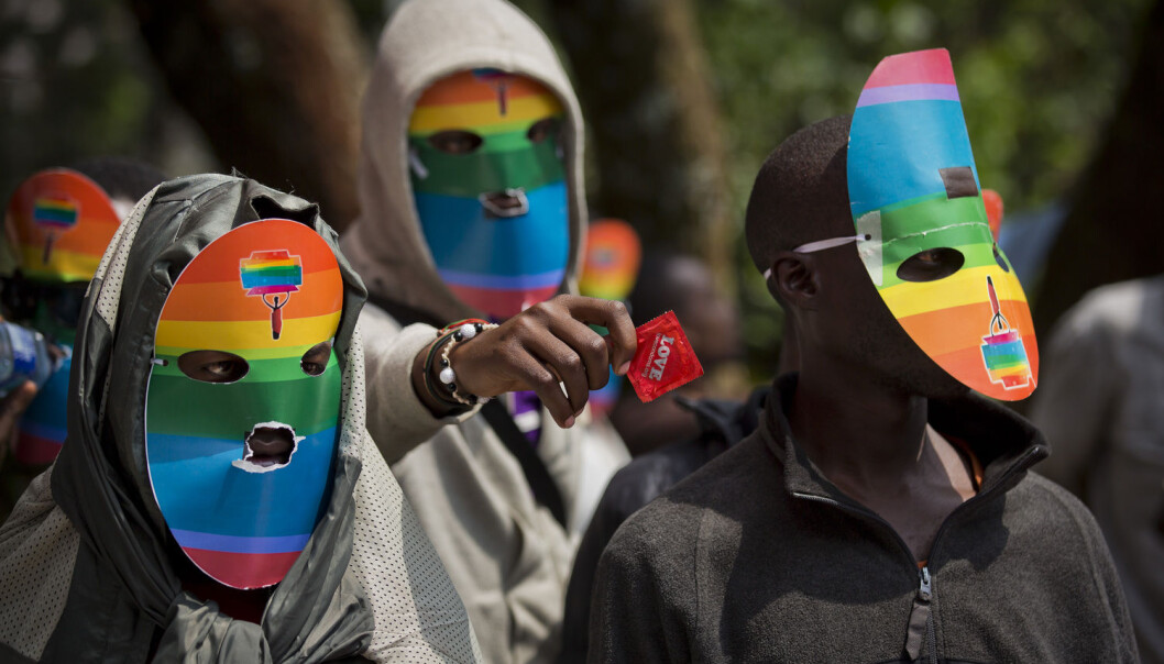 Ugandiske og kenyanske homofile protesterer mot en lov som ville sendt ugandiske homofile i fengsel for resten av sitt liv. (Foto: Ben Curtis / NTB Scanpix) Ugandiske og kenyanske homofile protesterer mot en lov som ville sendt ugandiske homofile i fengsel for resten av sitt liv. (Foto: Ben Curtis / NTB Scanpix)
