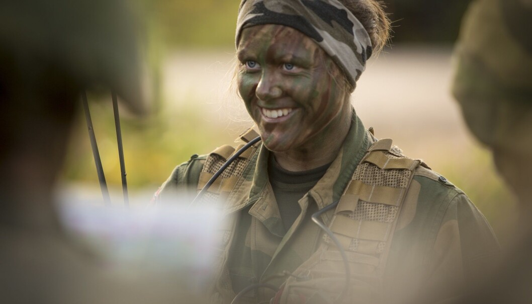 Kvinner i forsvaret er ikke noe nytt, men i år kommer det første kullet med kjønnsnøytrale vernepliktige. (Illustrasjonsfoto: Anette Ask, Forsvaret) Kvinner i forsvaret er ikke noe nytt, men i år kommer det første kullet med kjønnsnøytrale vernepliktige. (Illustrasjonsfoto: Anette Ask, Forsvaret)