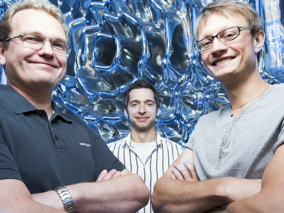 The SINTEF researchers Ib-Rune Johansen (left), Michal Mielnik and Jon Olav Grepstad believe that together they have helped to develop ‘the ultimate biosensor – at the cutting edge of nanotechnology’. (Photo: Werner Juvik).