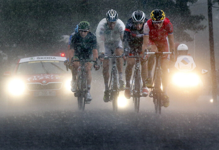 Fem syklister i brudd i Pyreneene under den 19. etappen av Tour de France i 2014. Dette gjorde nok vondt, og det er mulig rytterne drømmer seg tilbake til det lune og gode hovedfeltet. (Foto: Jacky Naegelen, Reuters/NTB scanpix) Fem syklister i brudd i Pyreneene under den 19. etappen av Tour de France i 2014. Dette gjorde nok vondt, og det er mulig rytterne drømmer seg tilbake til det lune og gode hovedfeltet. (Foto: Jacky Naegelen, Reuters/NTB scanpix)