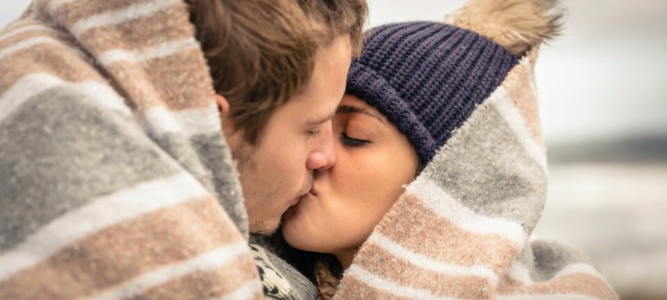 Ved å stenge ute en sans kan vi konsentrere oss om en annen – for eksempel når vi kysser, ifølge studien. (Foto: Shutterstock /NTB Scanpix)