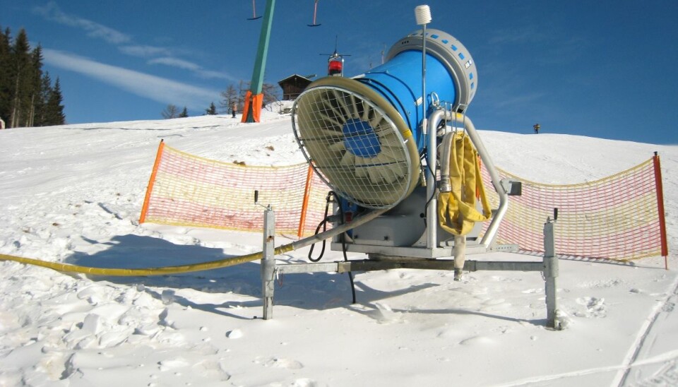 Alpine resorts are often dependent on artificial snow from snow cannons. The nanoscale sensor will be helpful in creating optimal ski conditions. (Photo: Wikipedia Commons)