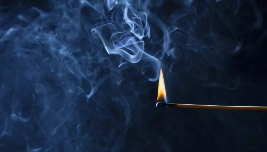 Er det egentlig sant at en fyrstikk kan brenne bort dolukt?  (Illustrasjonsfoto: fantasystudio/Shutterstock/NTB scanpix)