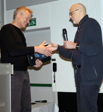 Professor Kennet Hugdahl (til høyre) introduserte nobelprisvinner Edvard Moser på Forskningsrådets konferanse om rus og psykisk helse 2. februar. (Foto: Bjarne Røsjø) Professor Kennet Hugdahl (til høyre) introduserte nobelprisvinner Edvard Moser på Forskningsrådets konferanse om rus og psykisk helse 2. februar. (Foto: Bjarne Røsjø)