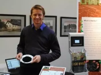 Biochar has many benefits, some of which may prove important for a more climate friendly agriculture in future. Researcher Adam O'Toole is shown next to the Biochar stand at the Bioforsk conference earlier this year. (Photo: Kathrine Torday Gulden)